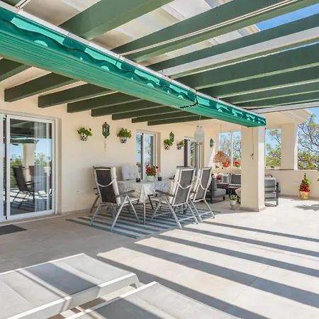 Locrimar, Family With Amazing Location Apartment *