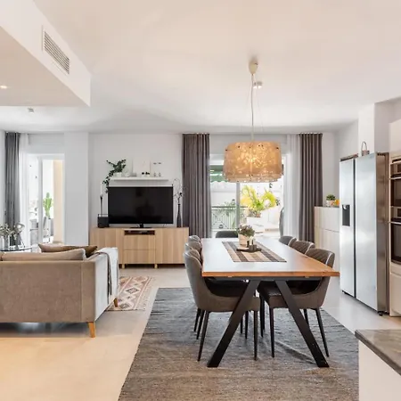 Locrimar, Family With Amazing Location *