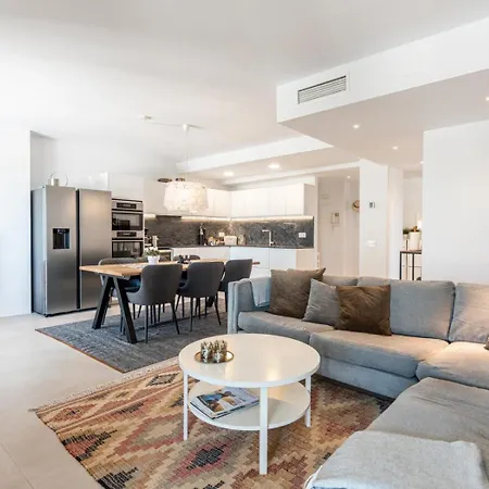 Locrimar, Family With Amazing Location *