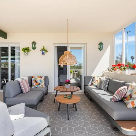 Locrimar, Family With Amazing Location