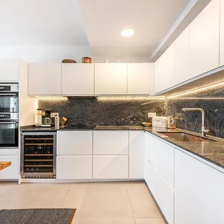 Apartment Locrimar, Family With Amazing Location Marbella